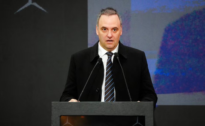 Manuel Adorni se quedó sin apoyo y presionan para que renuncie si Milei no lo echa