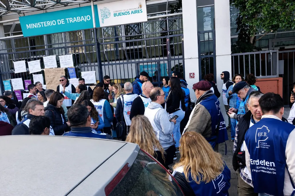 Docentes reclamaron una “urgente recomposición salarial” tras las paritarias sin oferta de la Provincia