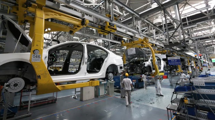 La actividad económica cayó 1,5% en abril pero se mantuvo por encima del mismo mes del año pasado