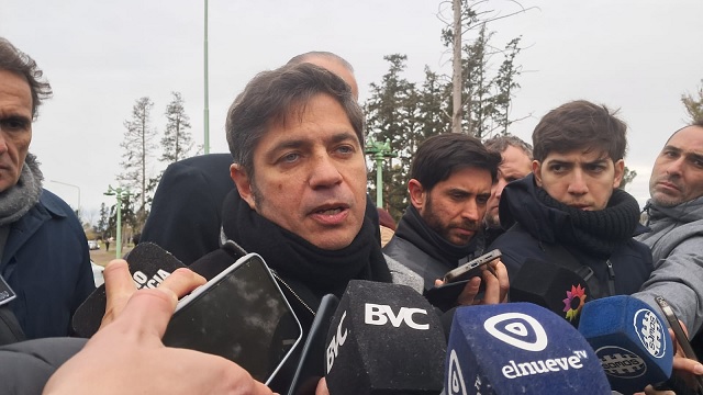 Kicillof en Bahía Blanca: defensa del régimen de Zona Fría y críticas al ajuste nacional