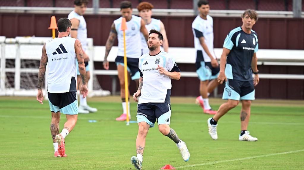 Argentina volvió al 1° del ranking FIFA y deberá cortar una insólita maldición en el Mundial