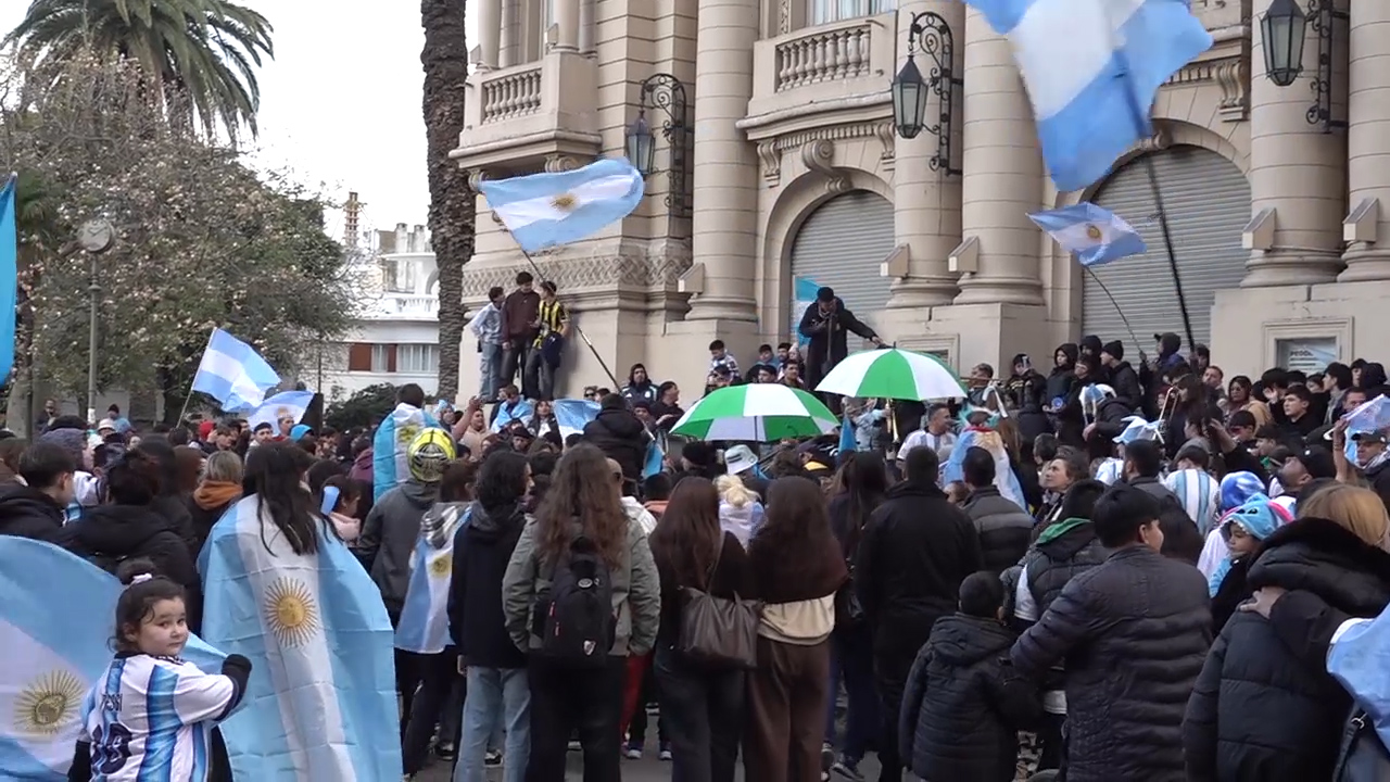 El triunfo de Argentina desató los festejos en el centro bahiense