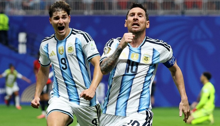 Tras una remontada épica, Argentina venció 3-2 a Egipto y clasificó a los cuartos de final del Mundial