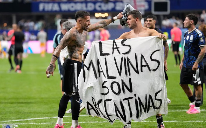 FIFA abrió una investigación por la bandera de “Las Malvinas son Argentinas” y los incidentes en la final del Mundial