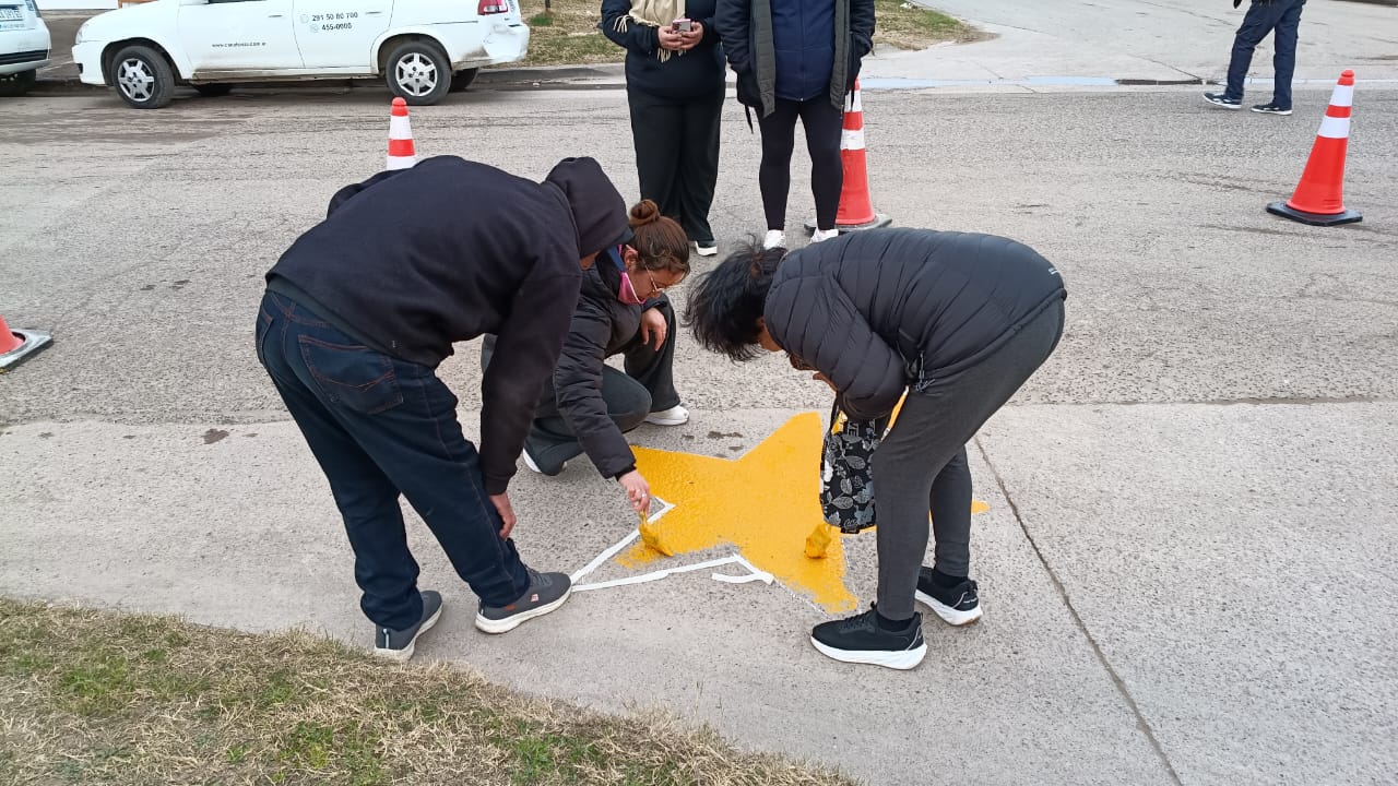 Pintaron una estrella amarilla en recuerdo de un motociclista que falleció en Sixto Laspiur y Fabián González