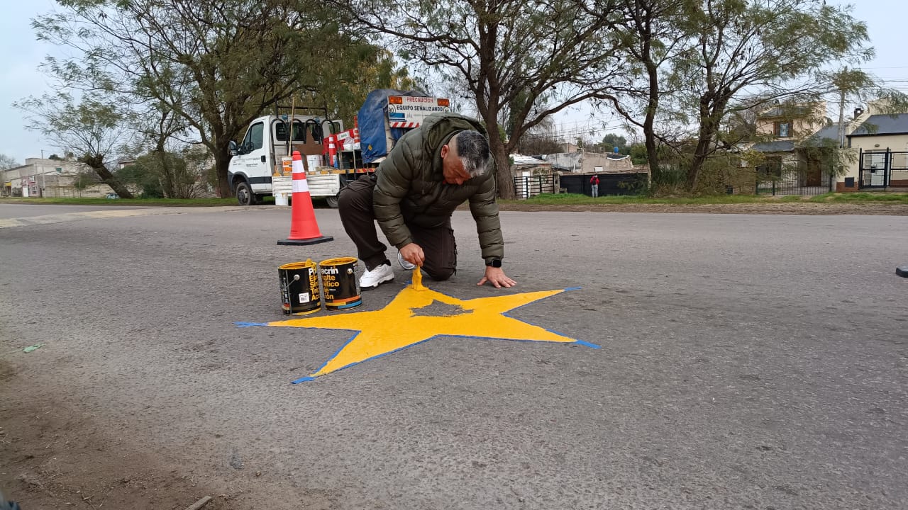 Se pintó una estrella amarilla por un joven y su madre pidió a los chicos conciencia cuando andan en moto