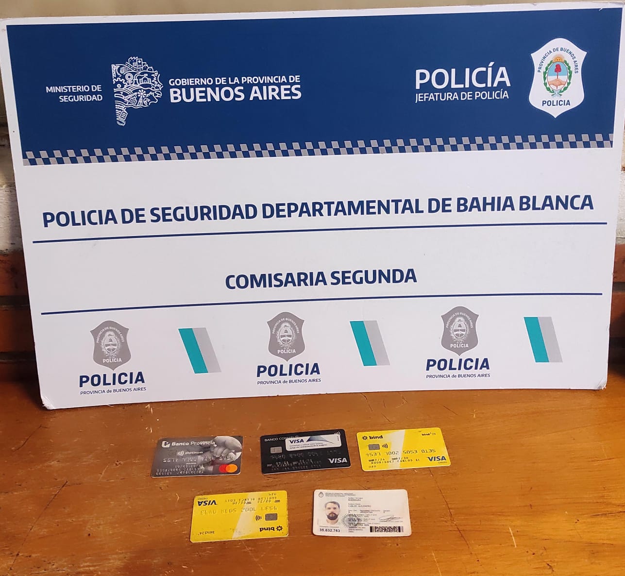 Detuvieron a una persona que le robó las tarjetas de crédito a un hombre en el hospital Español