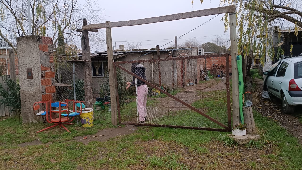 Una mujer y su hija de 5 años necesitan ayuda después de perder todo en el incendio de su casa