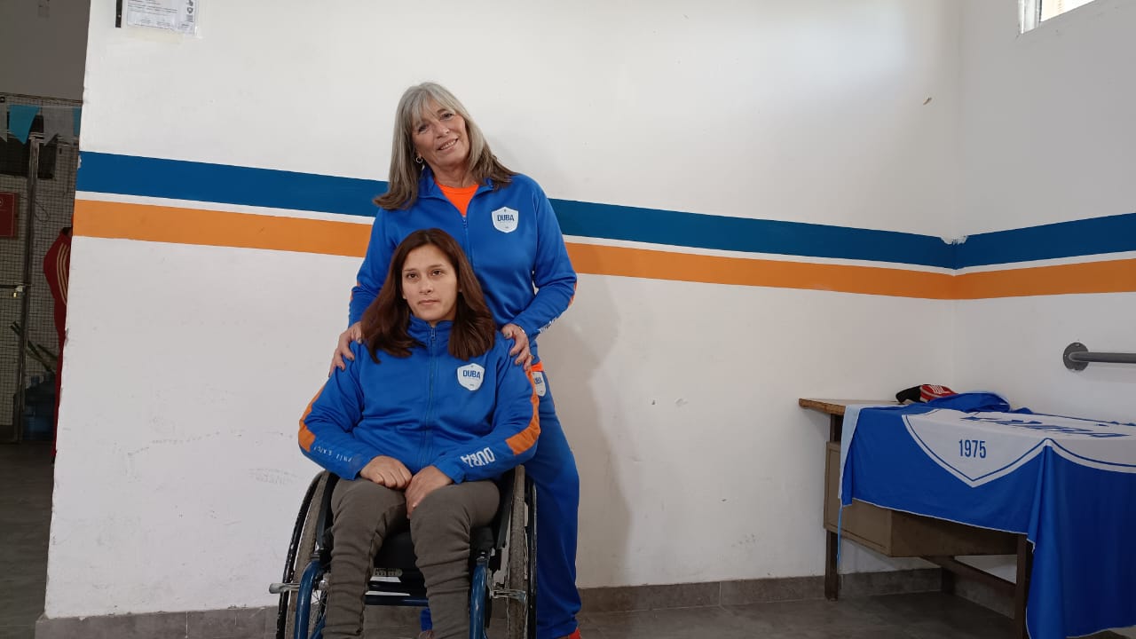 Duba realiza un bono solidario para ayudar a una jugadora a comprar su silla de ruedas