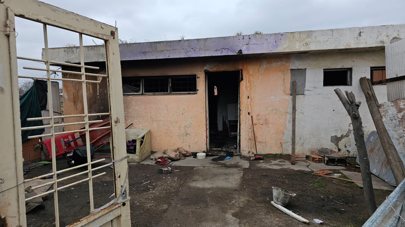 Una joven sufrió quemaduras en el incendio de su casa y se investigan las causas