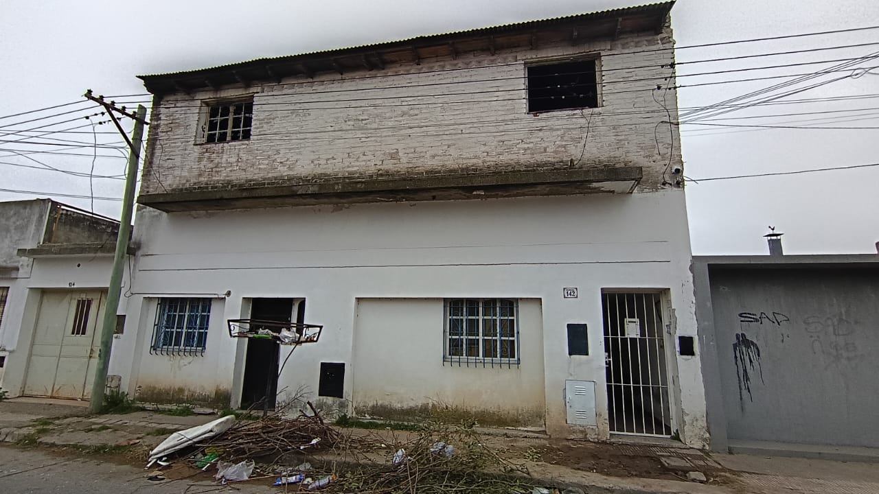 Explotó una garrafa y se quemó una casa en Villa Mitre: una persona herida