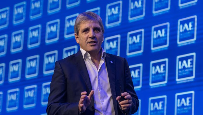 Caputo anunció que amplía la devolución de IVA a las pymes