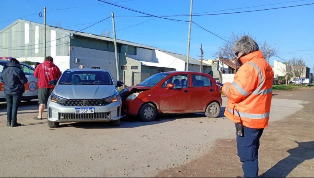 Un accidente entre dos autos terminó con una persona hospitalizada