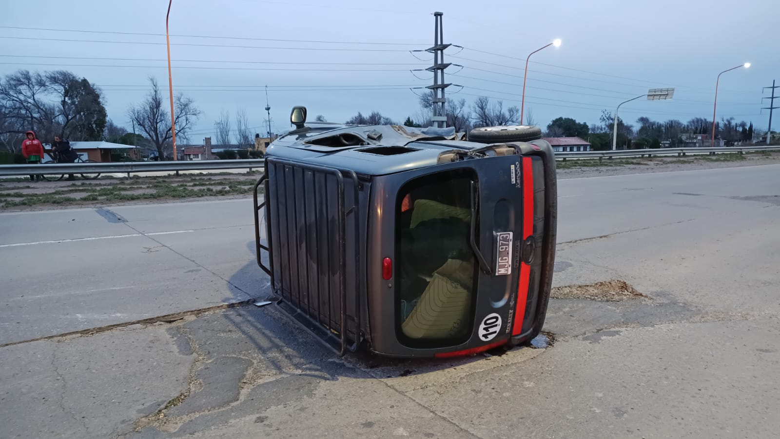 Choque y vuelco en cercanía a la rotonda de Grümbein