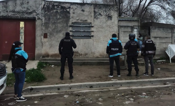 Aprehendieron a un hombre que mediante un arma de fuego le robó la moto a su ex pareja