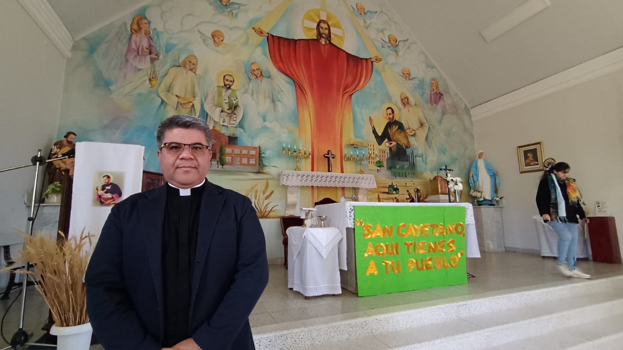 San Cayetano: muchos bahienses se acercaron a la parroquia para pedir y agradecer