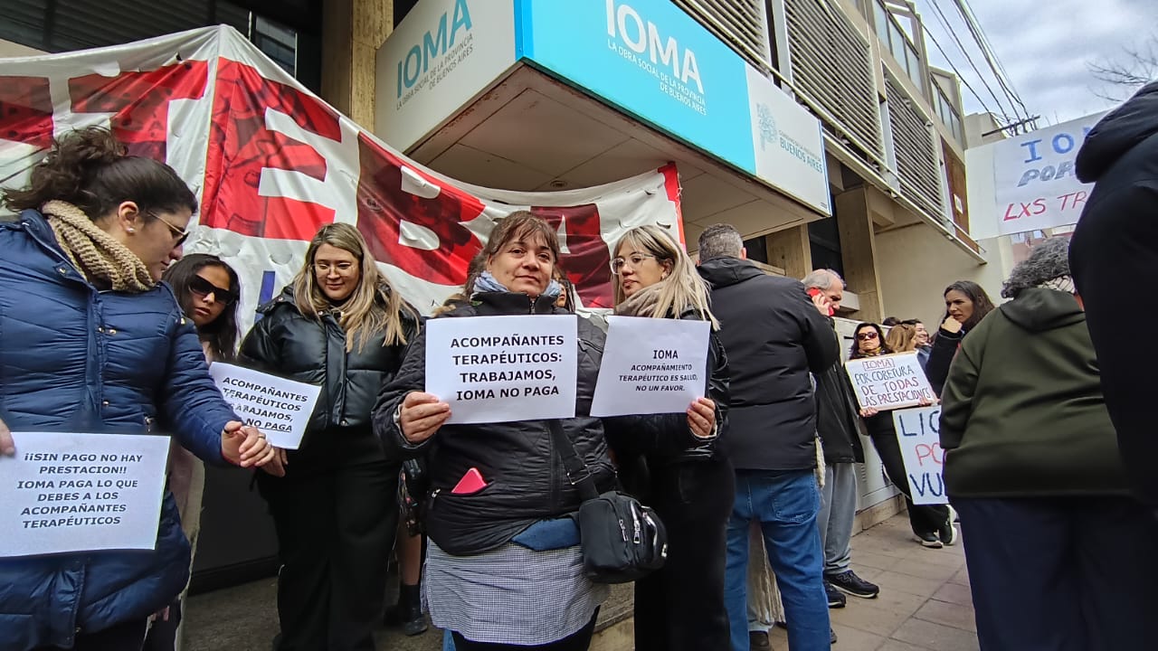 Importante reclamo en IOMA por el incumplimiento del pago de los honorarios de las acompañantes terapéuticas
