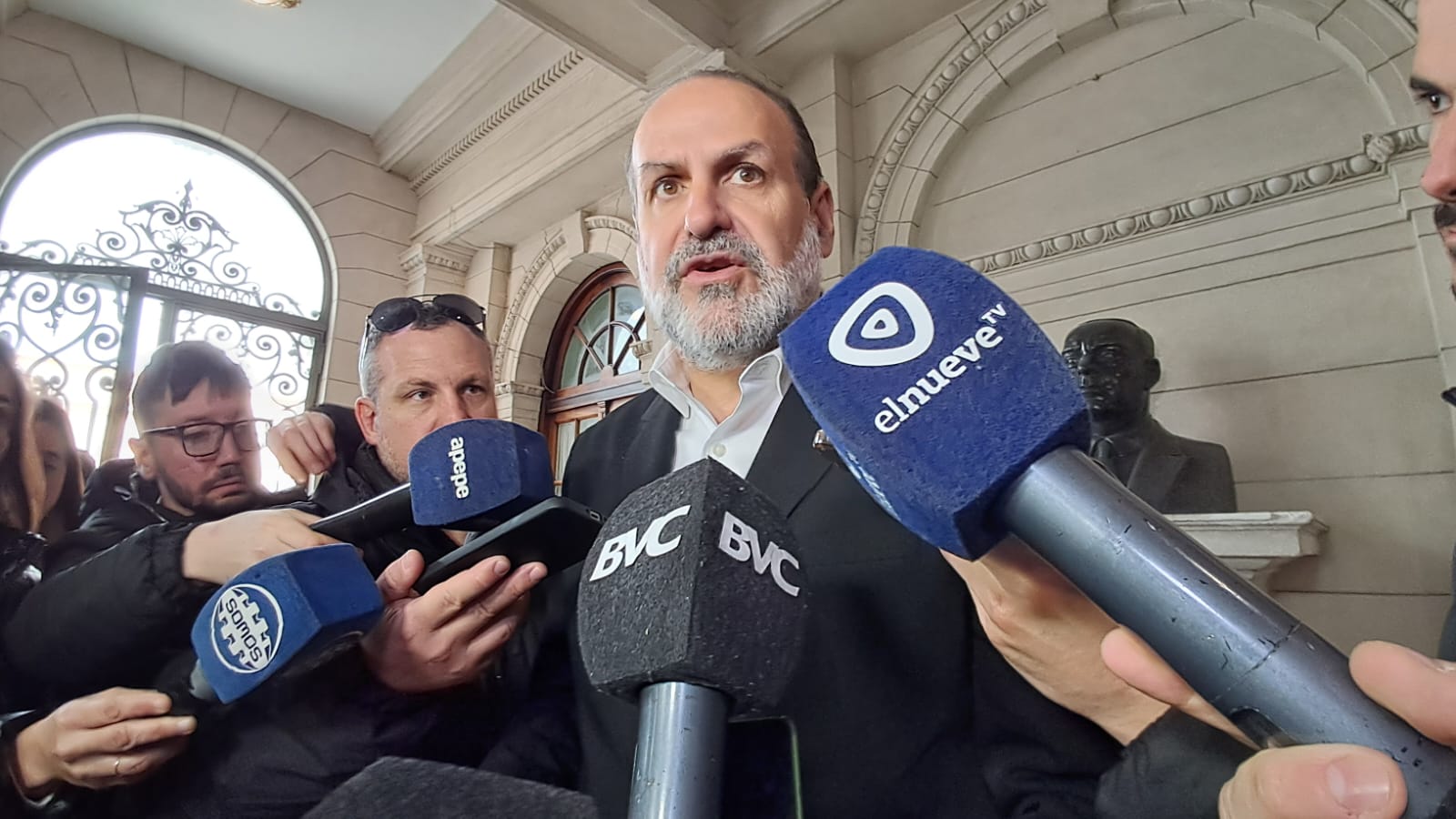 Autoridades municipales y educativas recorrieron las obras en Escuela N°2 de Vieytes 51