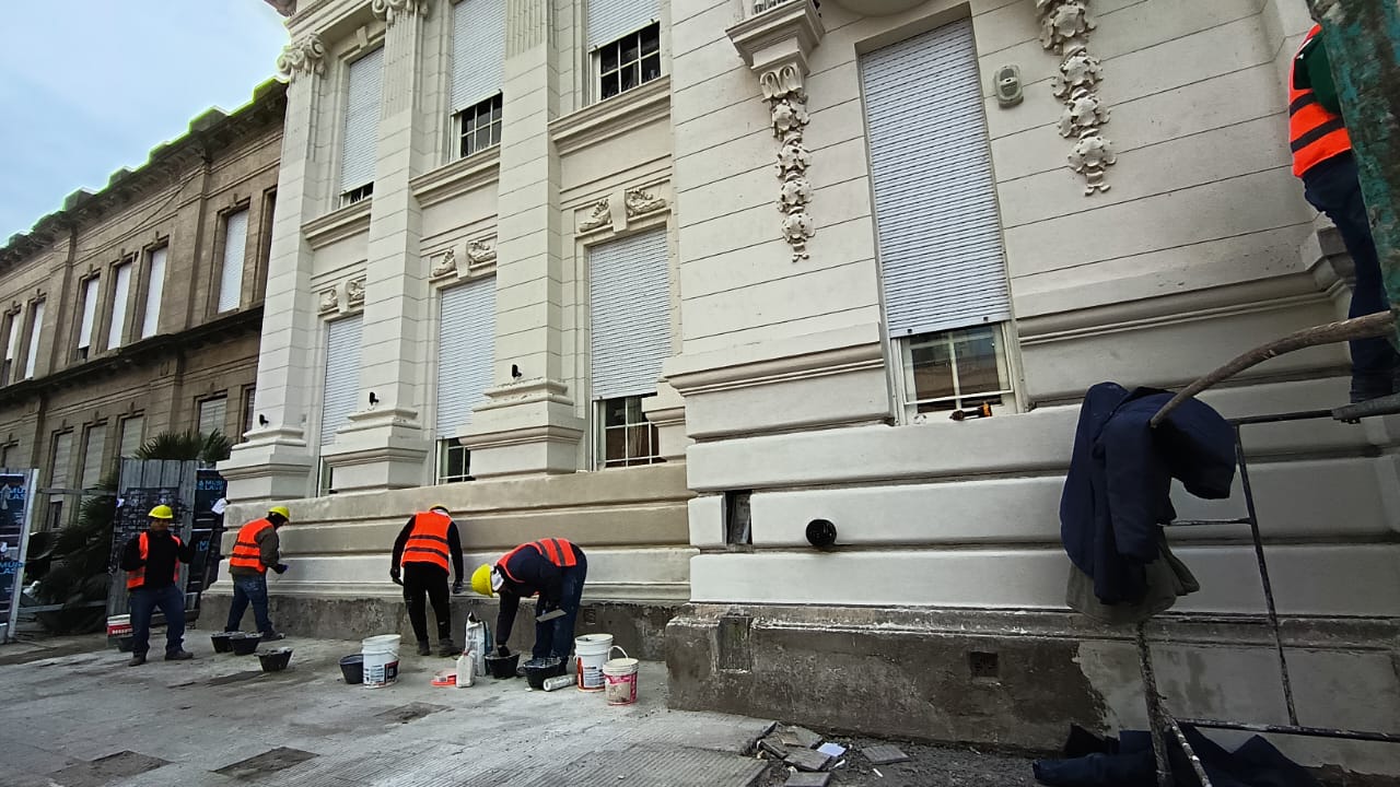 Autoridades municipales y educativas recorrieron las obras en Escuela N°2 de Vieytes 51
