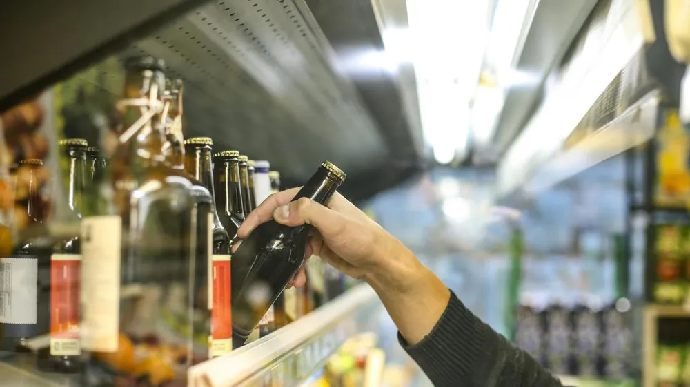 Buscan permitir que las estaciones de servicio vendan alcohol en la Provincia