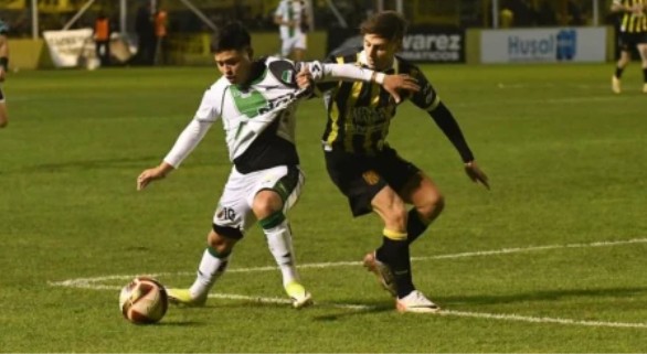 Olimpo se quedó con el clásico al vencer a Villa Mitre por 2 a 0