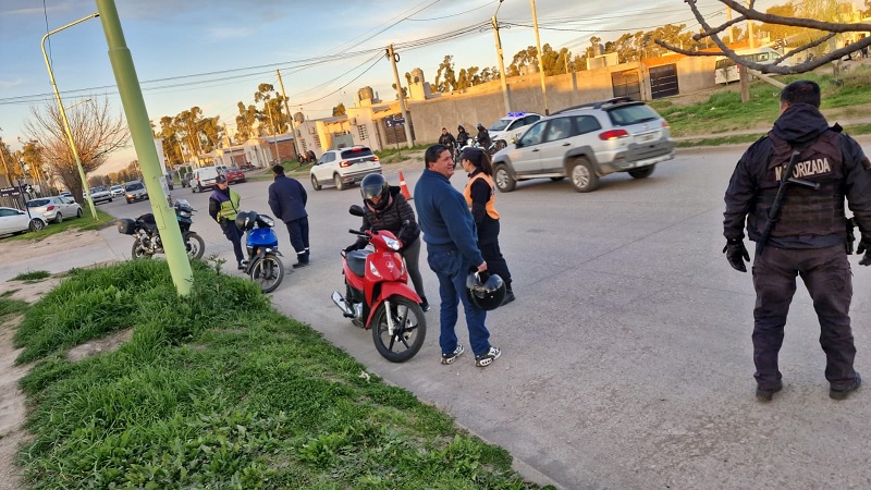 Mega operativo policial: detenidos, un prófugo capturado y una camioneta recuperada