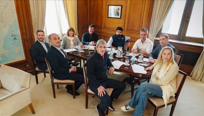 El Gobierno vuelve a reunirse para analizar la estrategia legislativa y mira con cautela la actitud del PRO