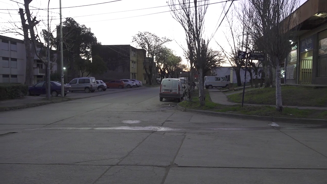 Denuncian que un hombre siguió e intimidó a un adolescente en el barrio Rosendo López