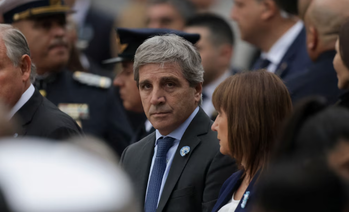 La recaudación no repunta y genera riesgos de postergar el fondo para despidos