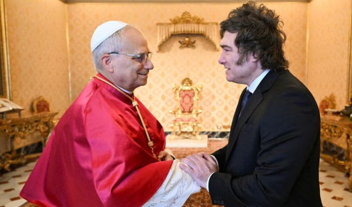 El nuevo dato de pobreza debilita la posición del Gobierno frente a la Iglesia antes de la llegada del Papa