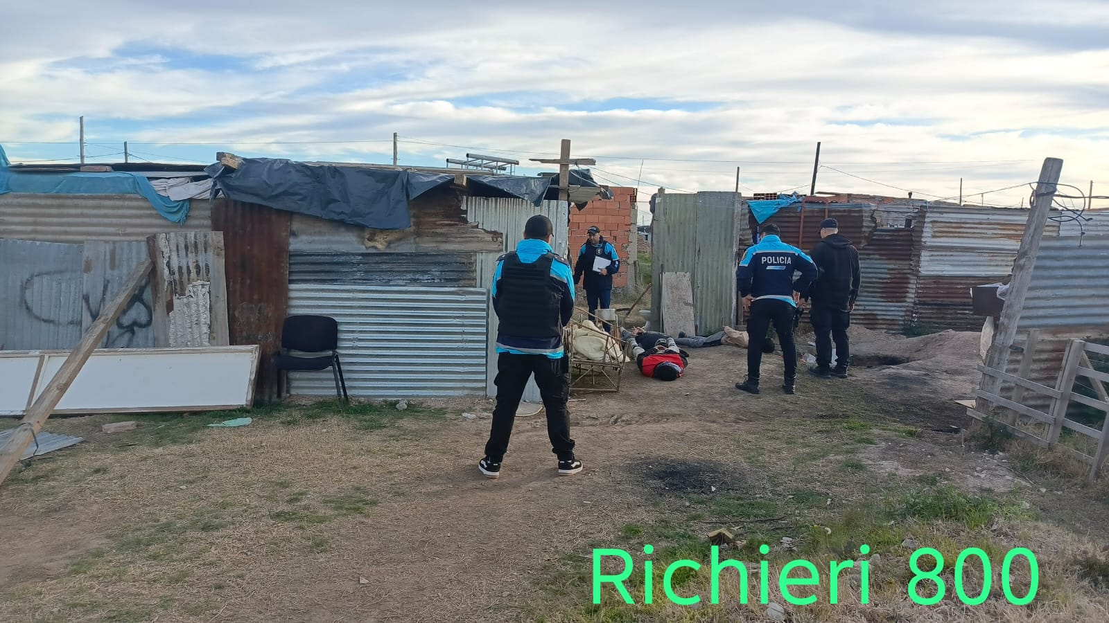 Varios allanamientos y cinco aprehendidos