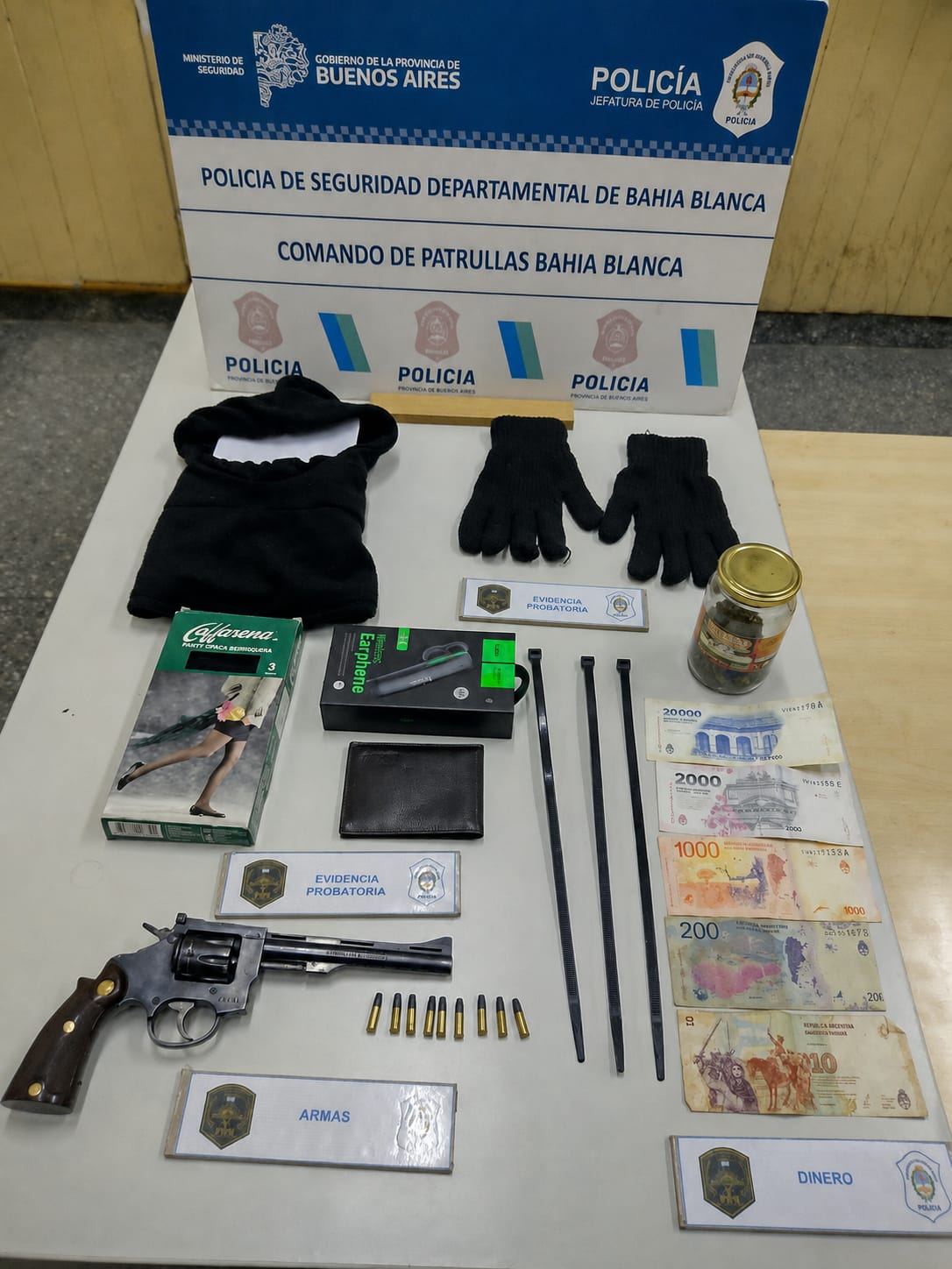 Detuvieron a una menor de 15 años que entró a robar armada a una casa