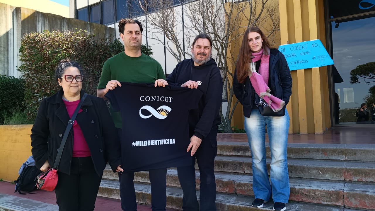 Investigadores “celebraron”, el aniversario N° 3 esperando los ingresos al Conicet