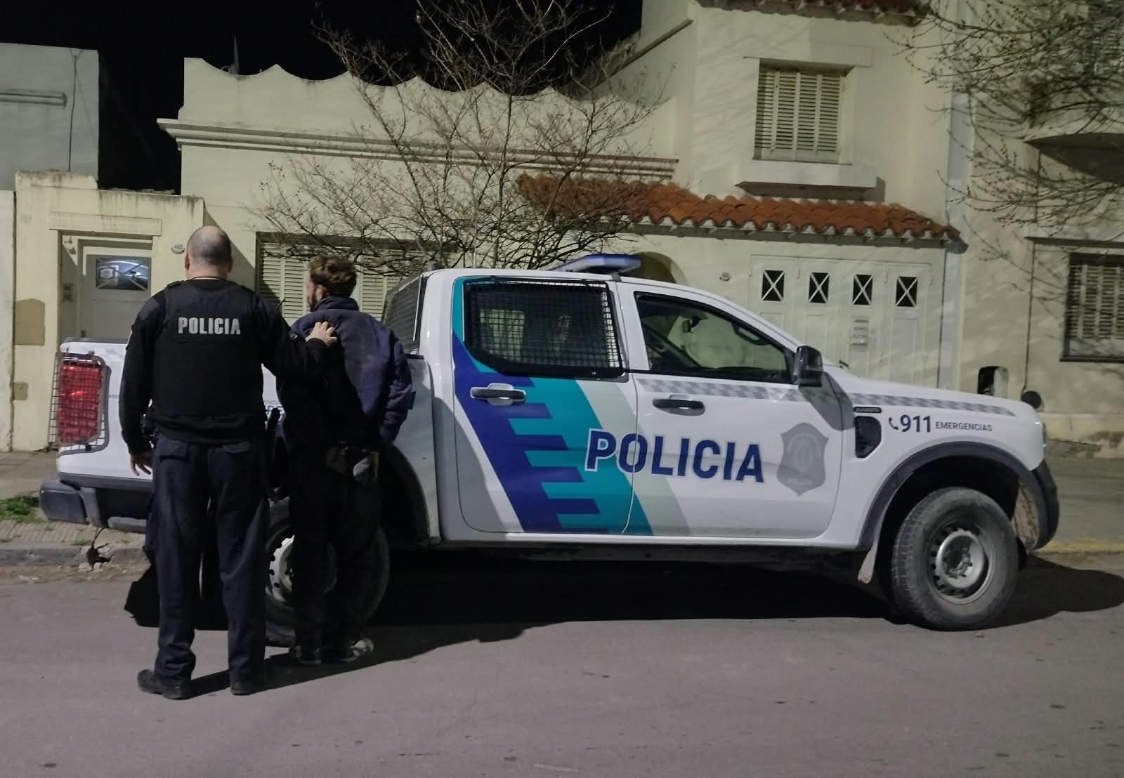 Aprehendieron a un hombre que robaba combustible de dos colectivos de la empresa San Gabriel