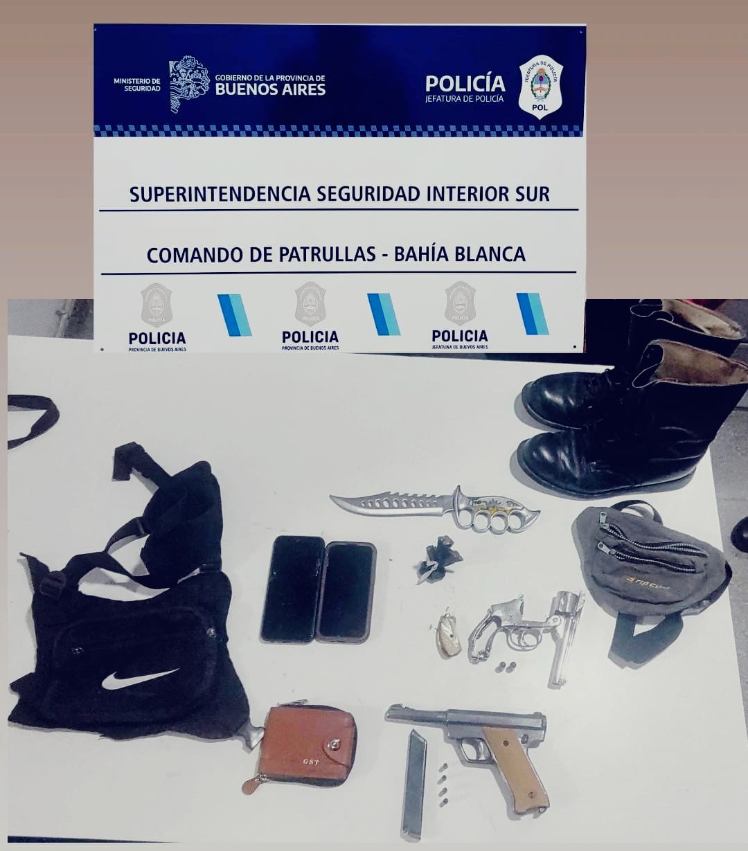Intentaron escapar de la policía y los atraparon con un arma de fuego, un cuchillo y droga