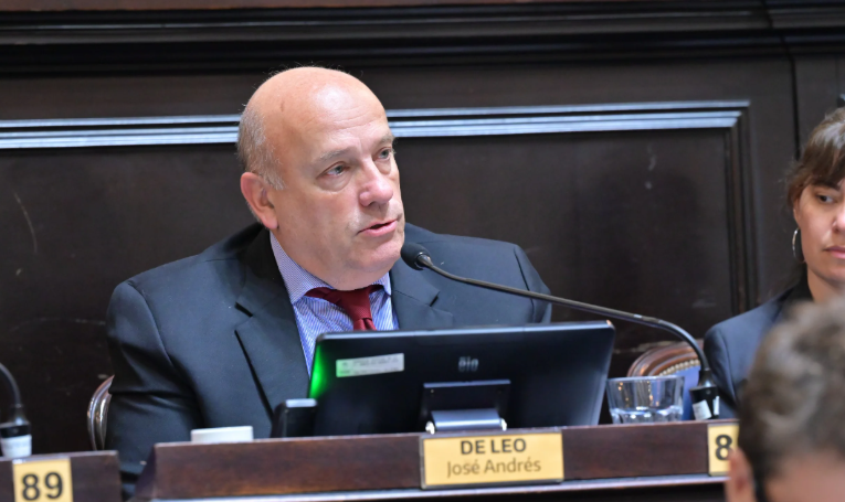 De Leo impulsa un proyecto para municipalizar el servicio de agua en Bahía Blanca