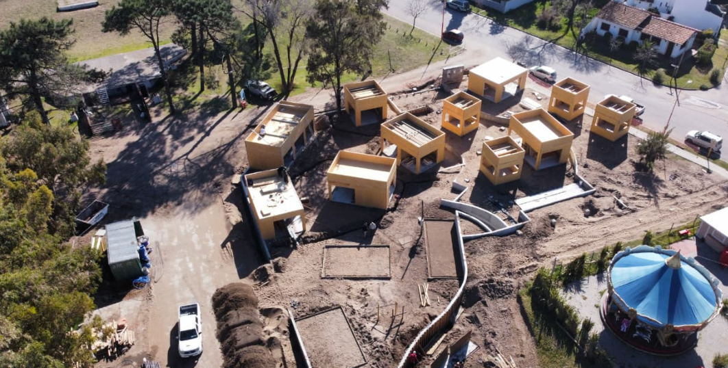 Avanza la construcción del nuevo Paseo Comercial y Feriade Artesanos en la Plaza Parque