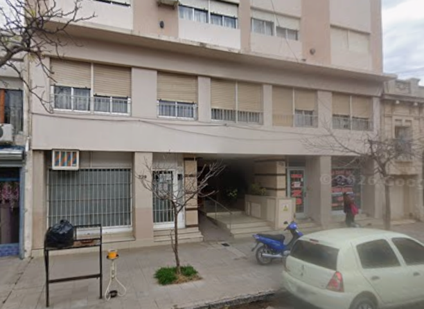 Una mujer cayó del cuarto piso de un edificio en calle Lavalle al 200