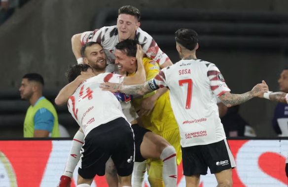 Con Muslera como héroe, Estudiantes eliminó por penales a Flamengo y enfrentará al Palmeiras en la final de la Copa Libertadores