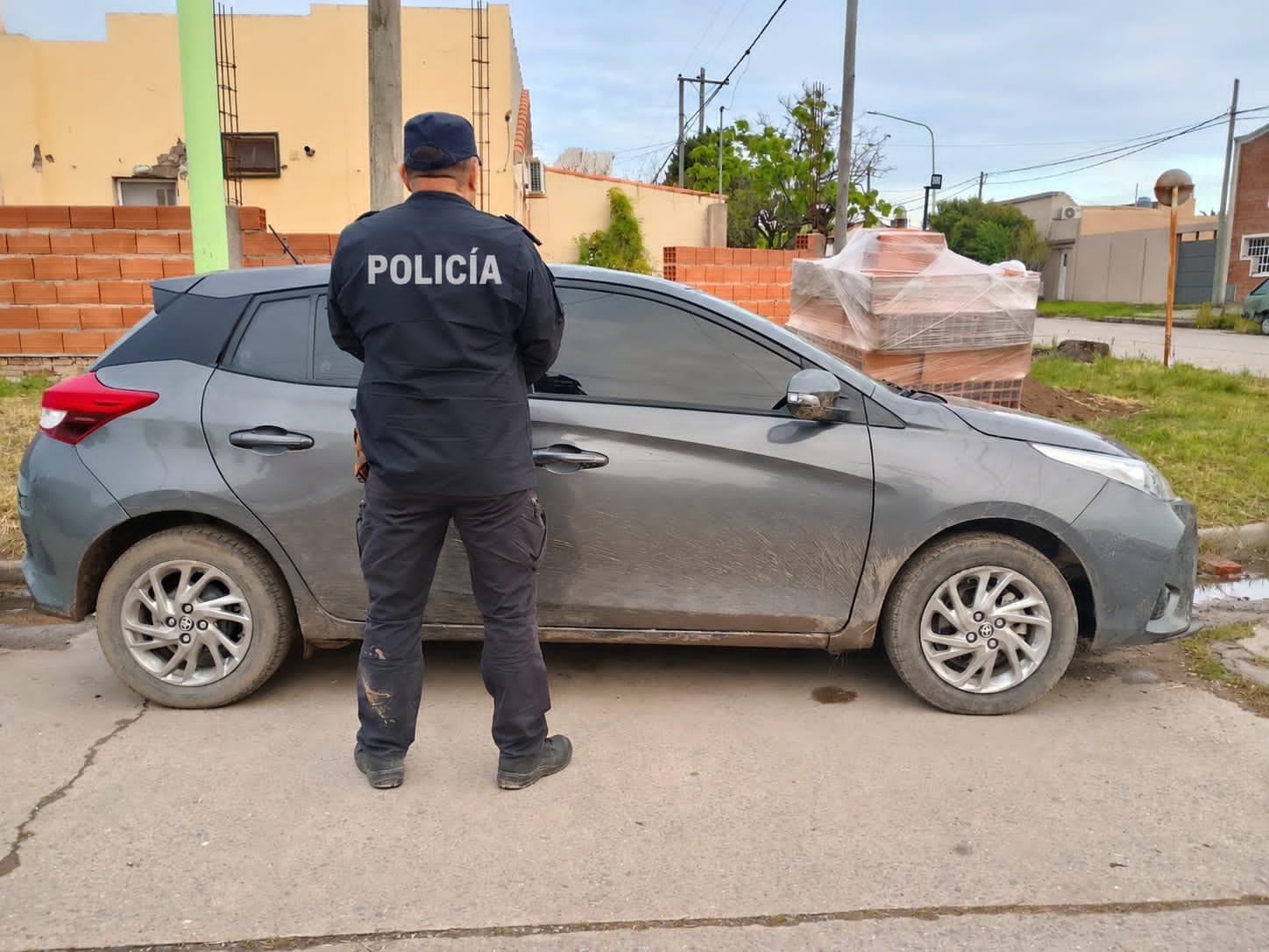 Persecución: encapuchados en un auto robado y llevaban herramientas de corte