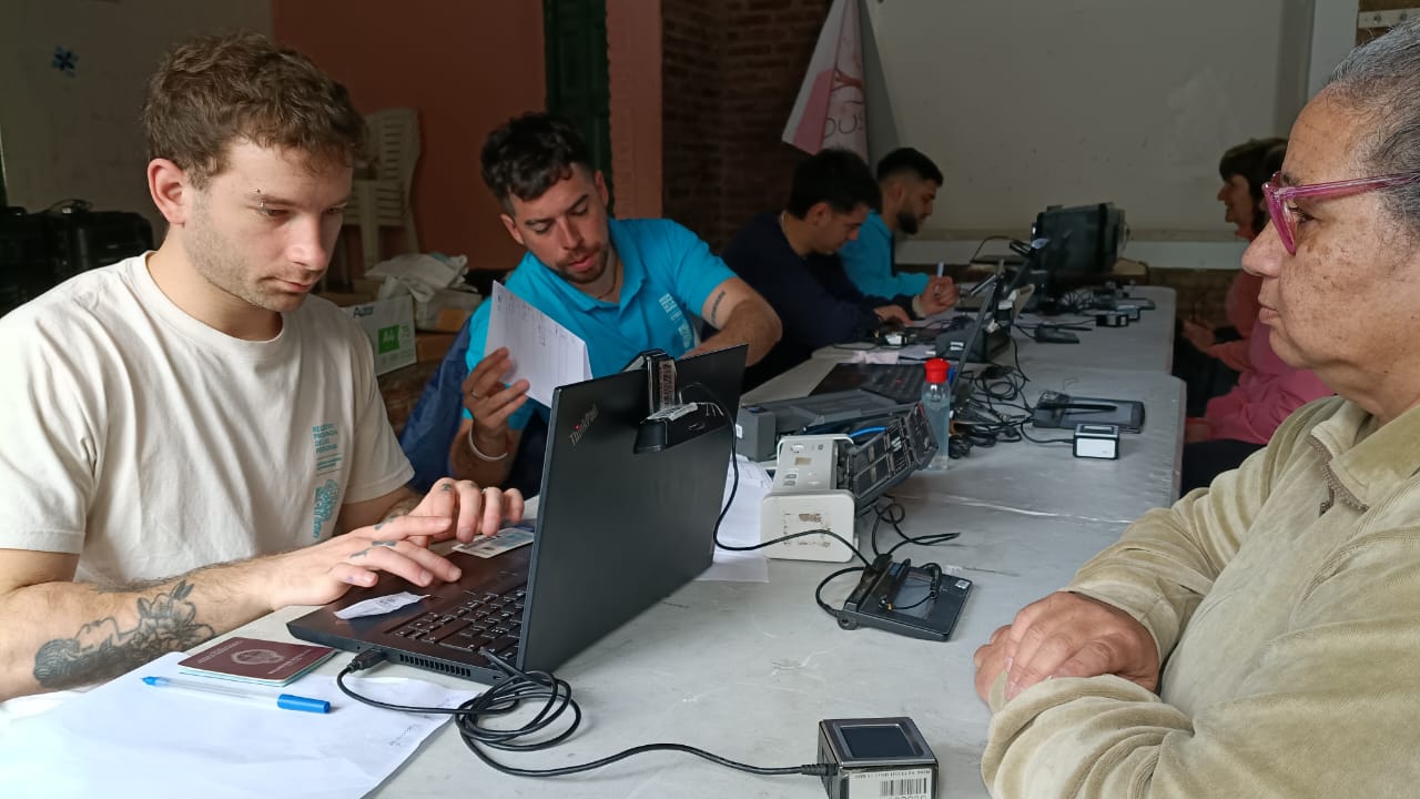 Operativos de documentación en diferentes barrios de la ciudad