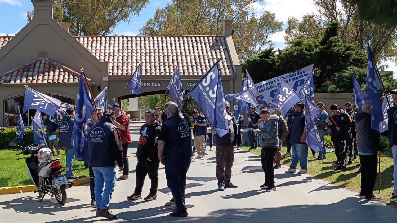 El SSIP se manifestó por la suspensión de trabajadores luego de un robo en el barrio Bosque Alto