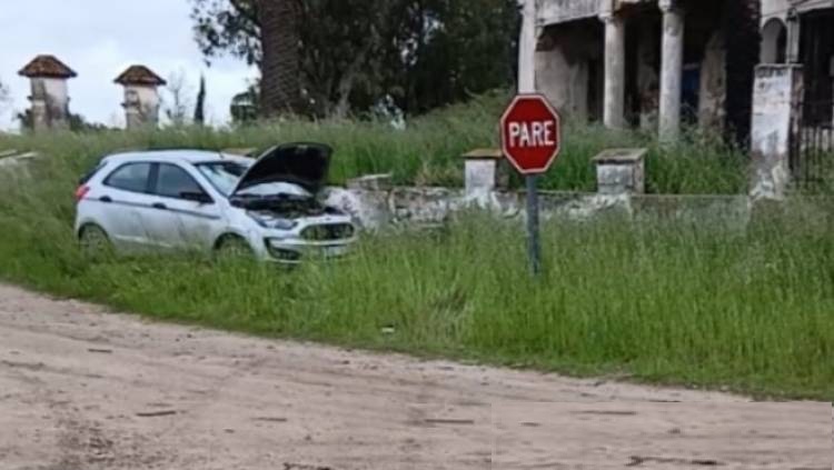 Se durmió al volante y chocó contra un paredón de El Castillo en Villa Arias