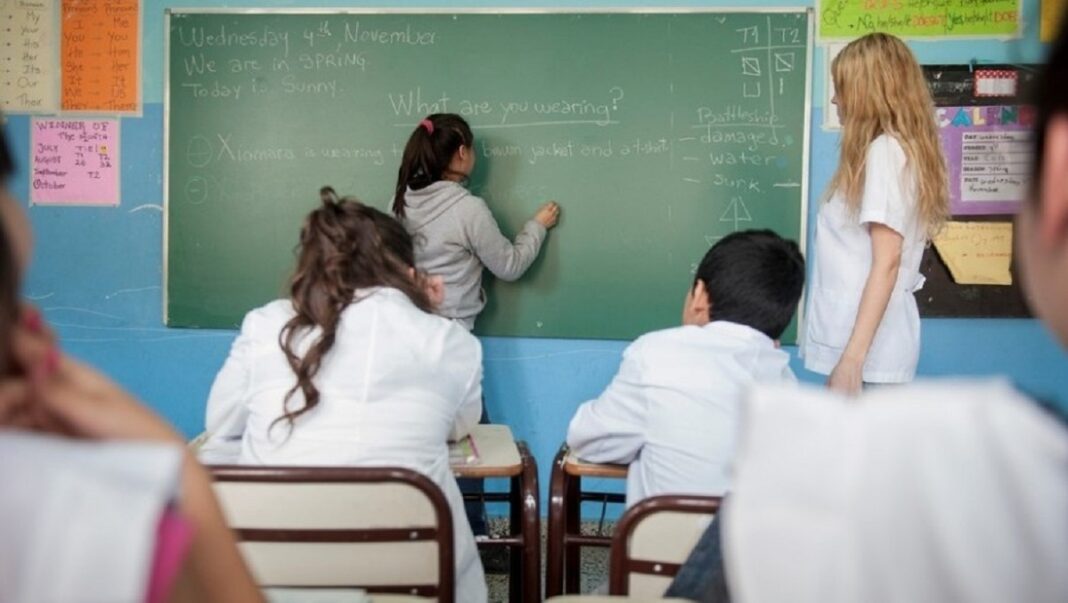 La Provincia ofreció un aumento del 6% a los docentes y los gremios analizarán la propuesta