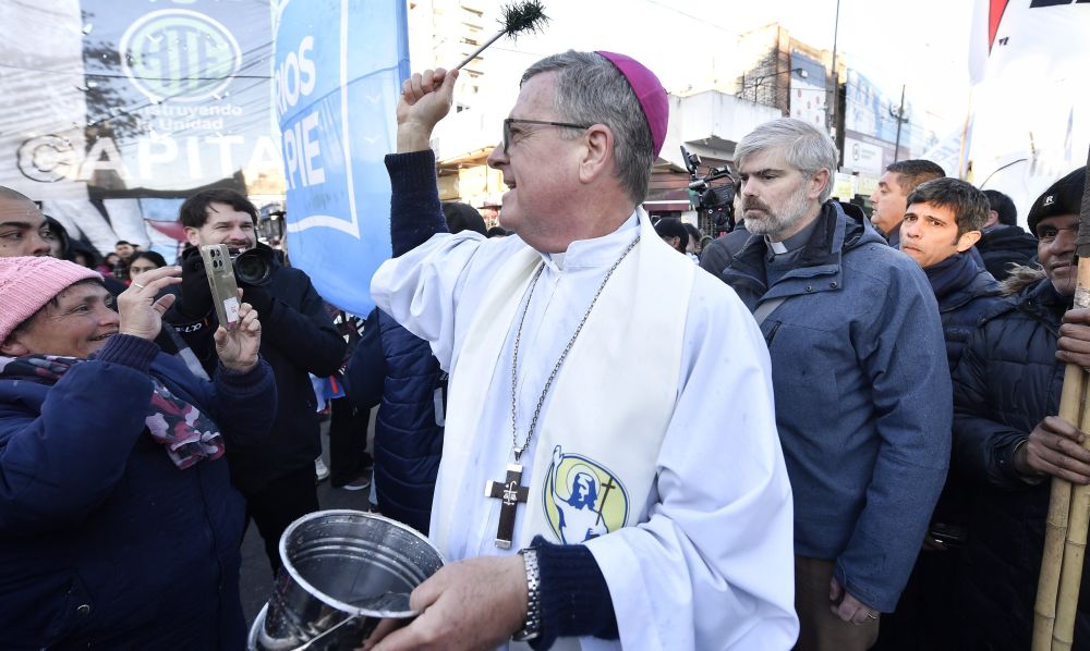 La Iglesia advierte que el Papa encontrará una Argentina “herida” y “dividida”
