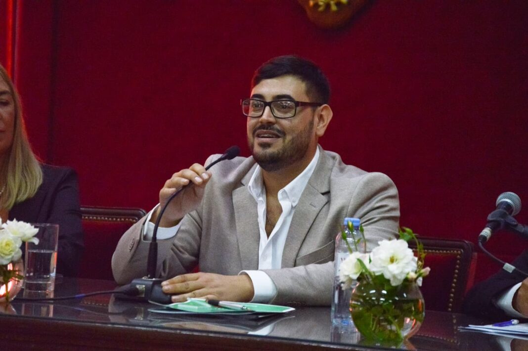 Saavedra: La oposición dejó al borde de la destitución al intendente que confesó su adicción