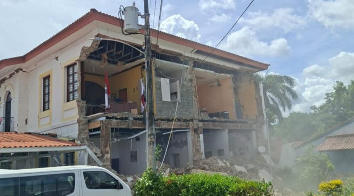 Fuerte terremoto de magnitud 7.6 sacude Panamá y provoca evacuaciones preventivas de edificios